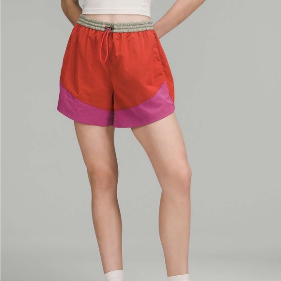 Lululemon Women’s Evergreen Colorblock High-Rise Shorts - Picture 1 of 11